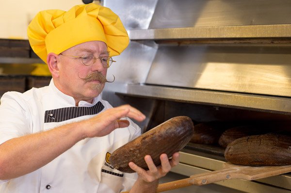 Brot prüfen - David Lee Schlenker